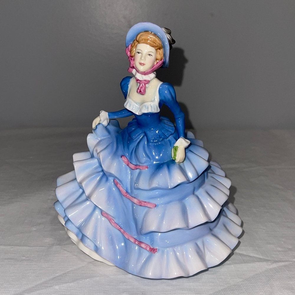 Royal Doulton Pretty Ladies Hannah 2007 HN 4999 Figurine Collectible
